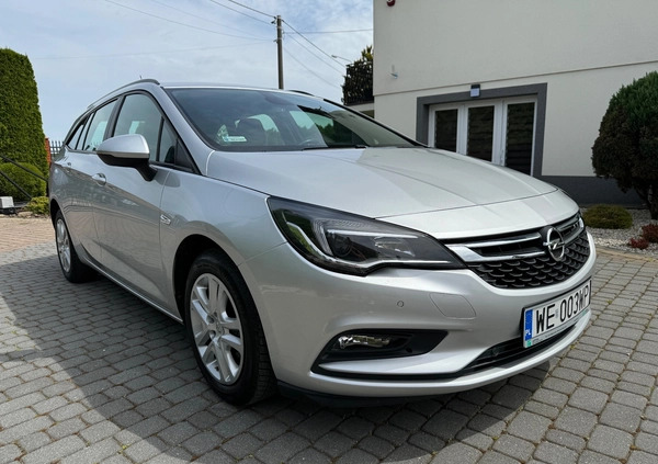 Opel Astra cena 42900 przebieg: 139000, rok produkcji 2019 z Pajęczno małe 596
